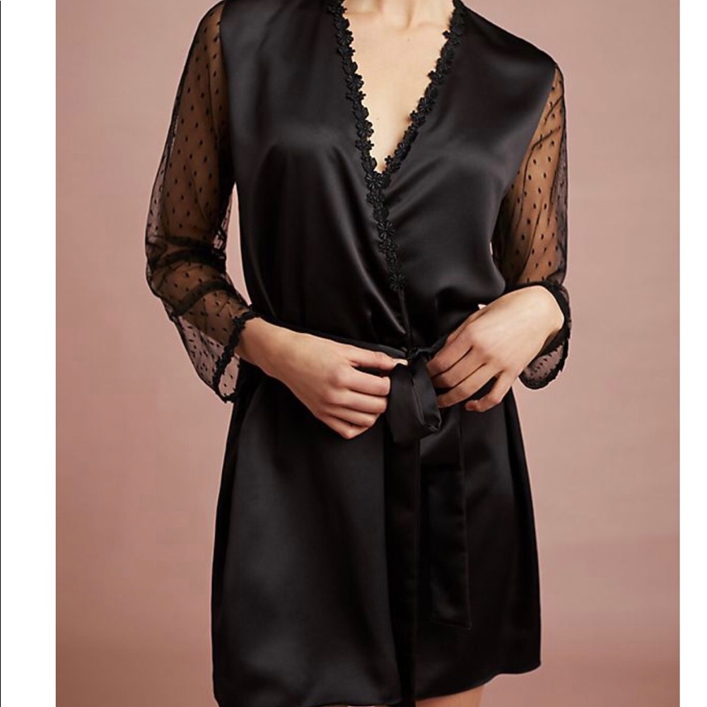 Flora Nikrooz Showstopper Robe NWOT